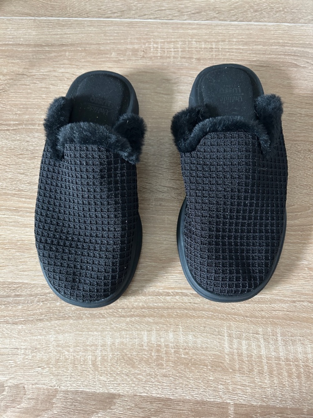 Women's Black Cozy Faux-Fur Slipper Mules